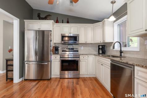 20 Stacy Court Cheshire CT 06410