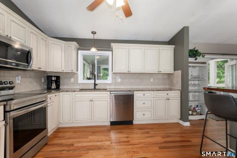 20 Stacy Court Cheshire CT 06410