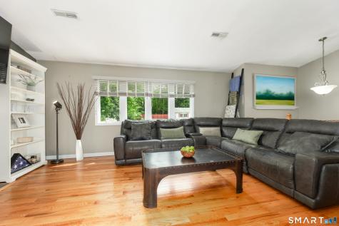 20 Stacy Court Cheshire CT 06410