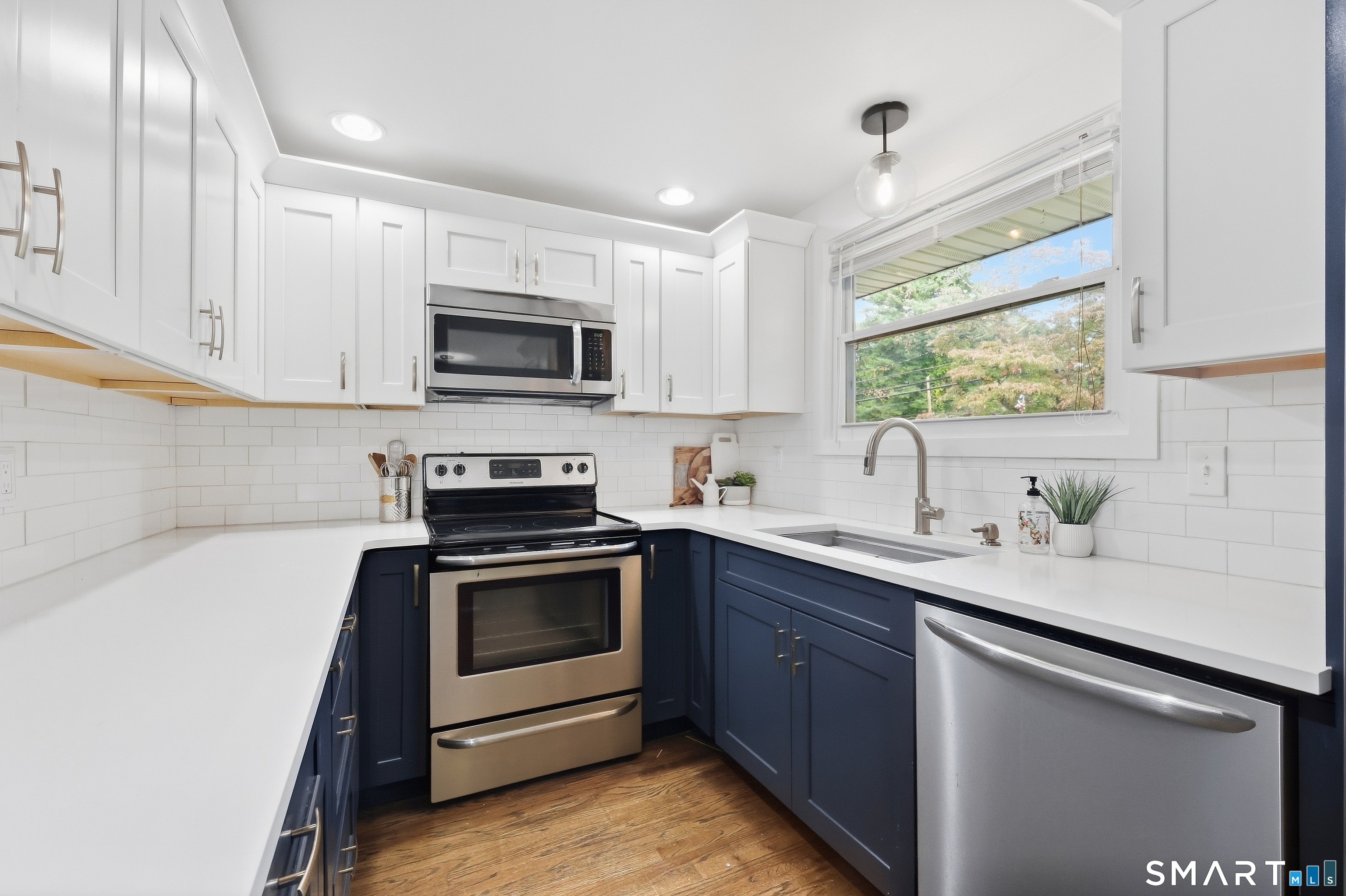 81 Elm Street Simsbury CT 06081