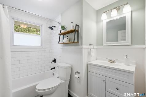 81 Elm Street Simsbury CT 06081