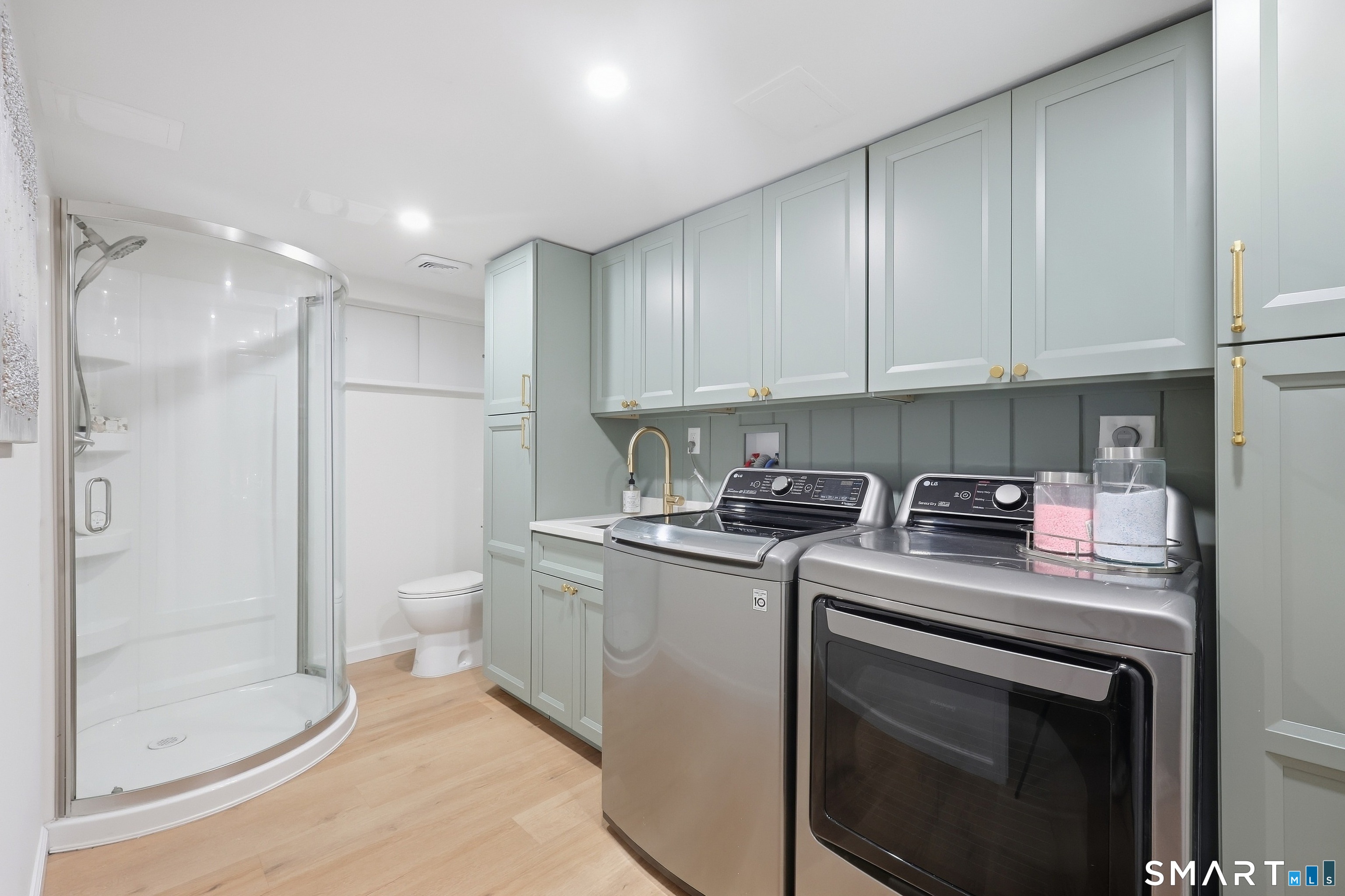 81 Elm Street Simsbury CT 06081