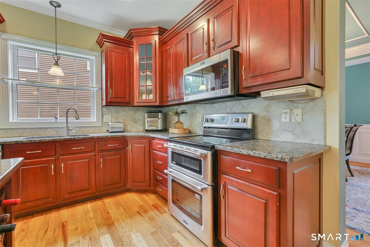 17 Birmingham Circle Farmington CT 06085