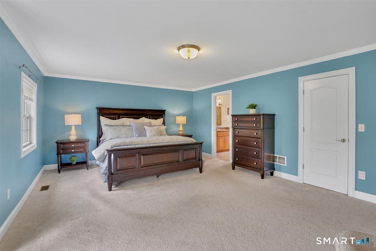 17 Birmingham Circle Farmington CT 06085