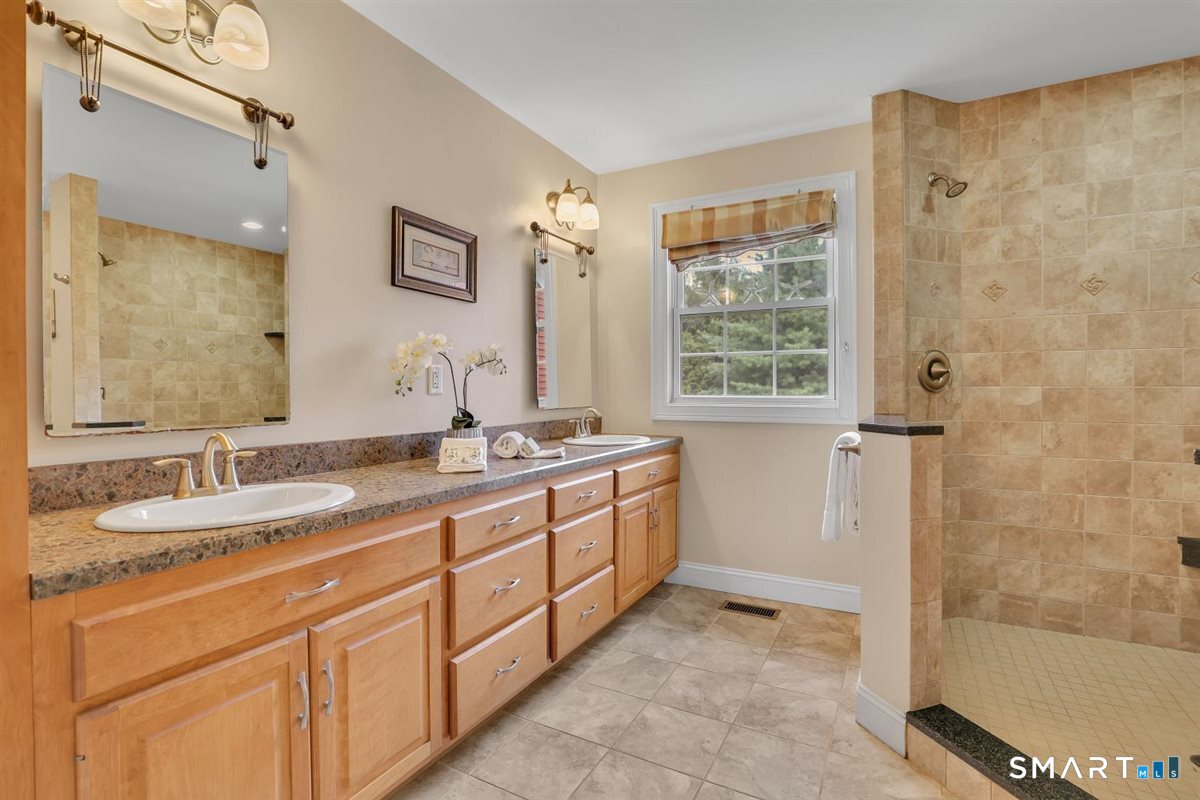 17 Birmingham Circle Farmington CT 06085