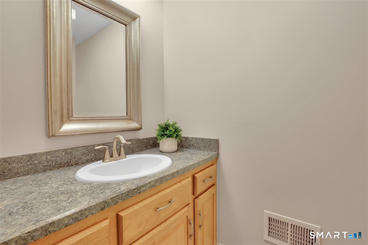 17 Birmingham Circle Farmington CT 06085
