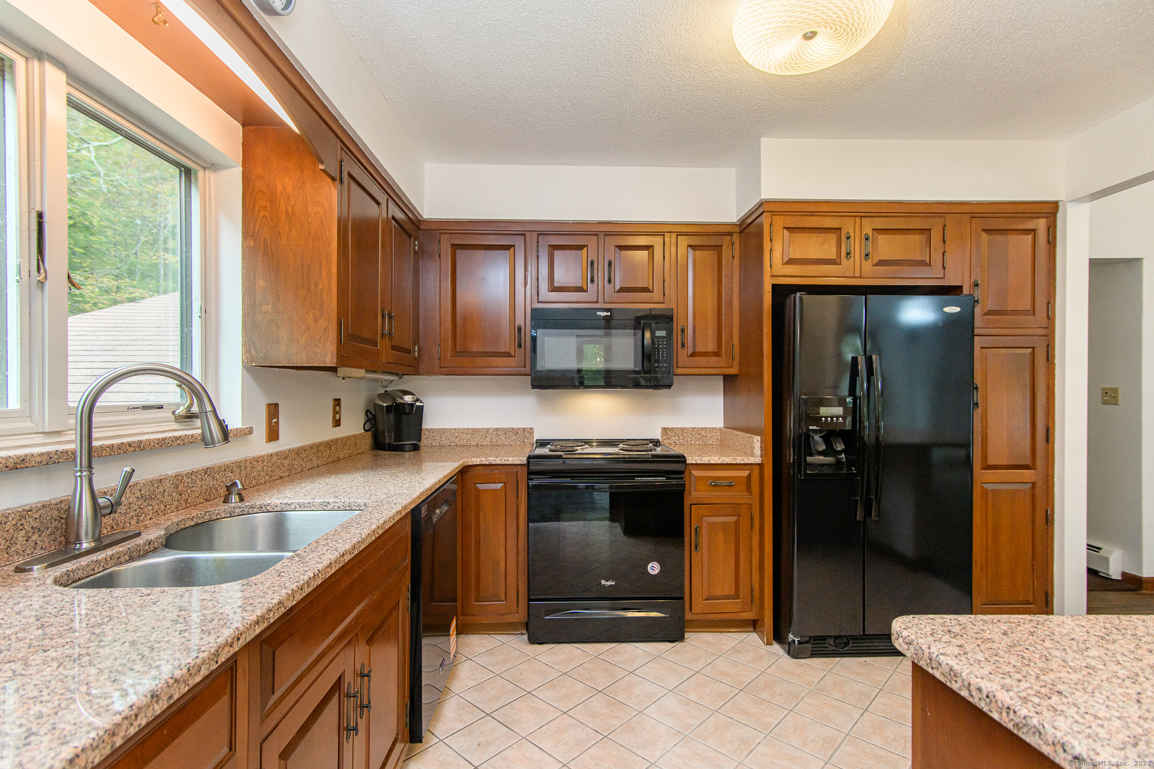 29 Crooked Trl Extension Woodstock CT 06281