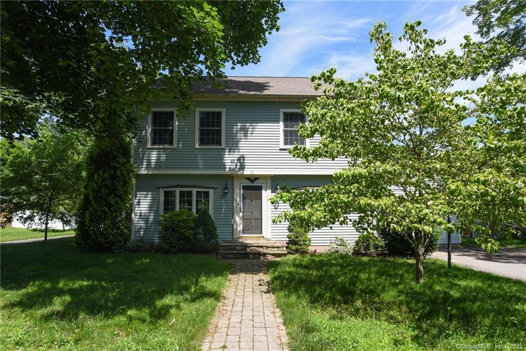 21 Maple Avenue Essex CT 06426