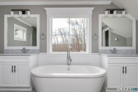 24 Deerwood Road Oxford CT 06478