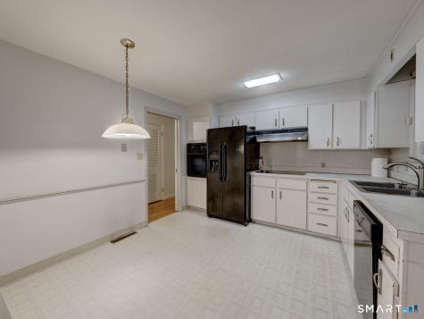390 Ballfall Road Middletown CT 06457