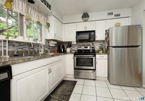 112 Leigh Drive East Haven CT 06512