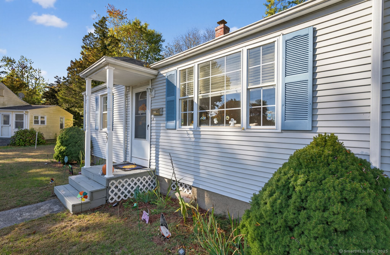 27 Scott Circle East Hartford CT 06118