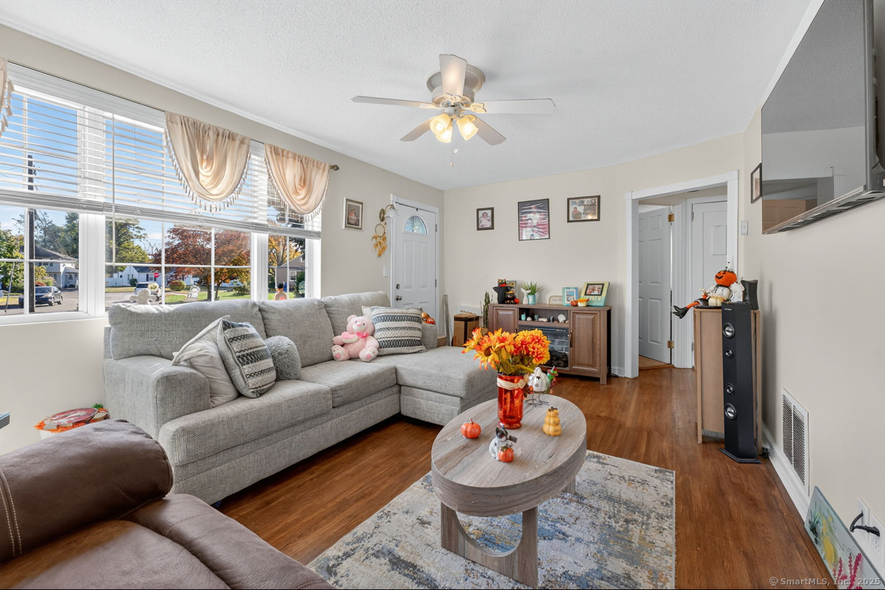 27 Scott Circle East Hartford CT 06118