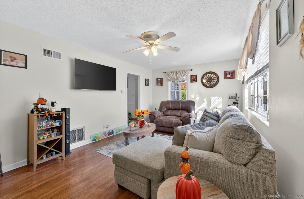 27 Scott Circle East Hartford CT 06118