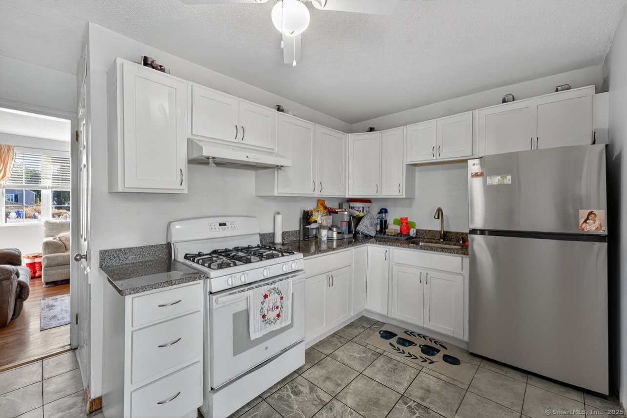 27 Scott Circle East Hartford CT 06118