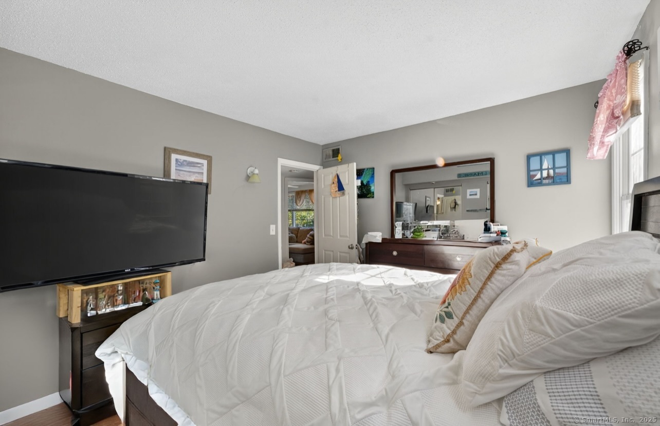 27 Scott Circle East Hartford CT 06118