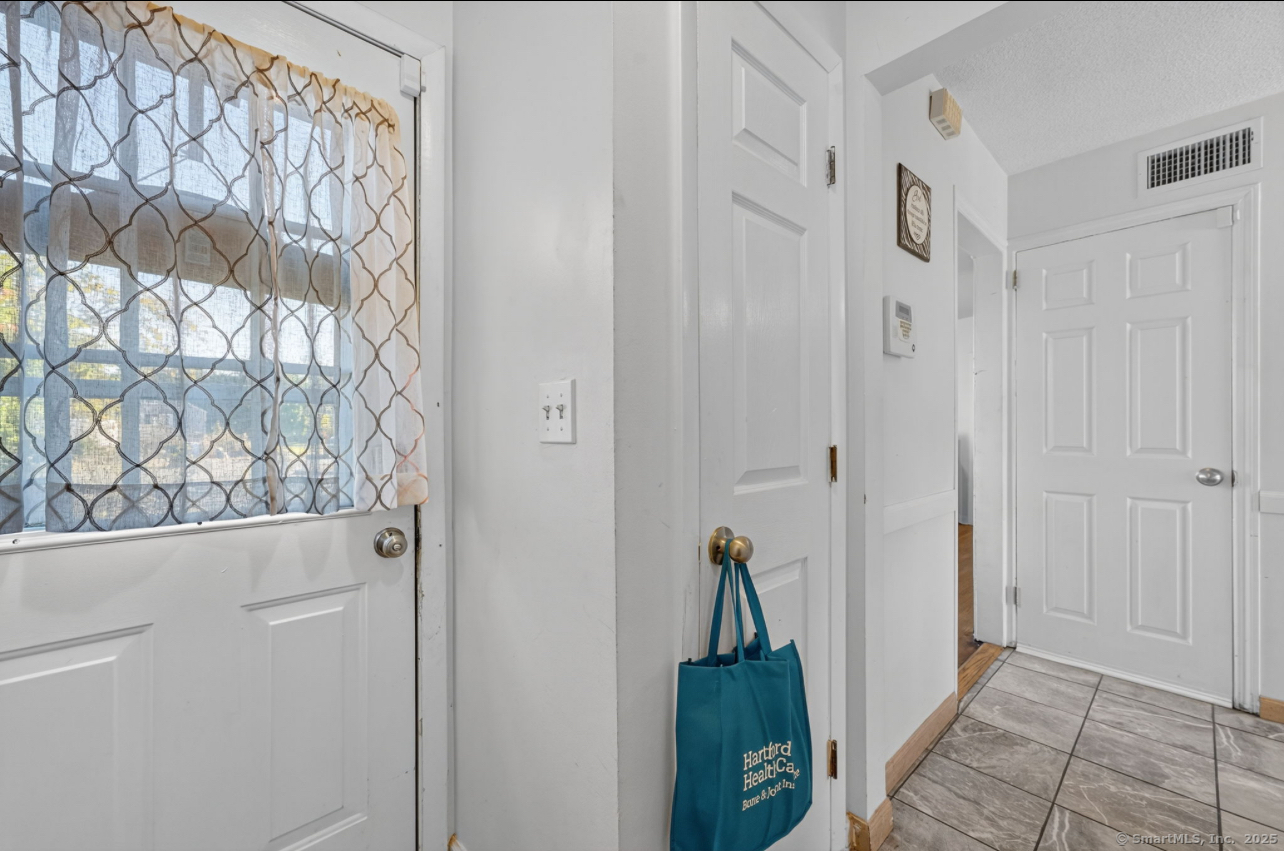 27 Scott Circle East Hartford CT 06118