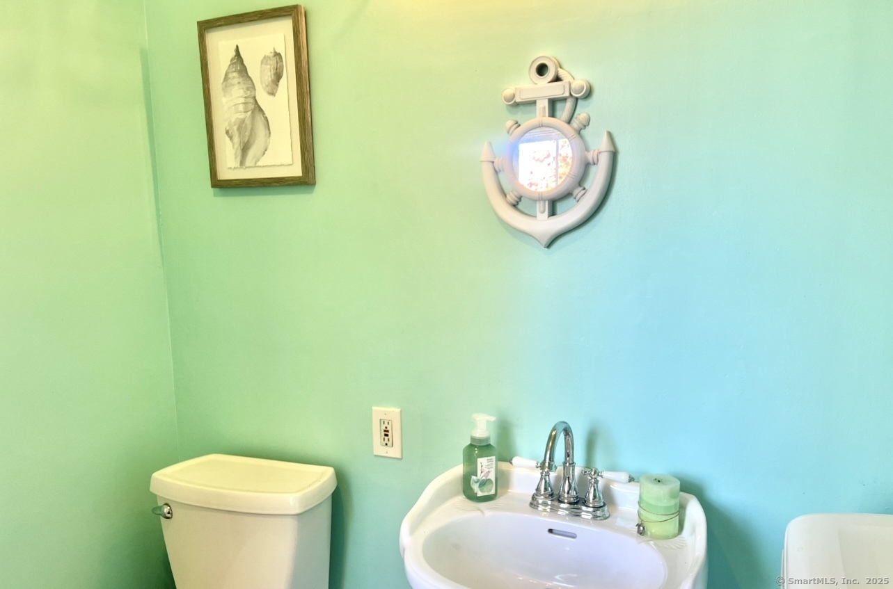 27 Scott Circle East Hartford CT 06118