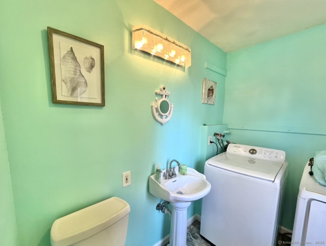 27 Scott Circle East Hartford CT 06118