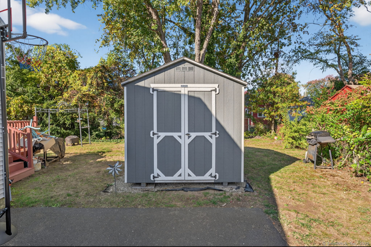 27 Scott Circle East Hartford CT 06118