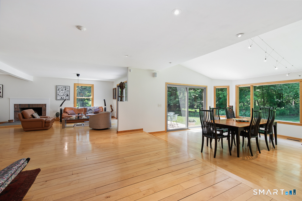 572 Amity Road Woodbridge CT 06525