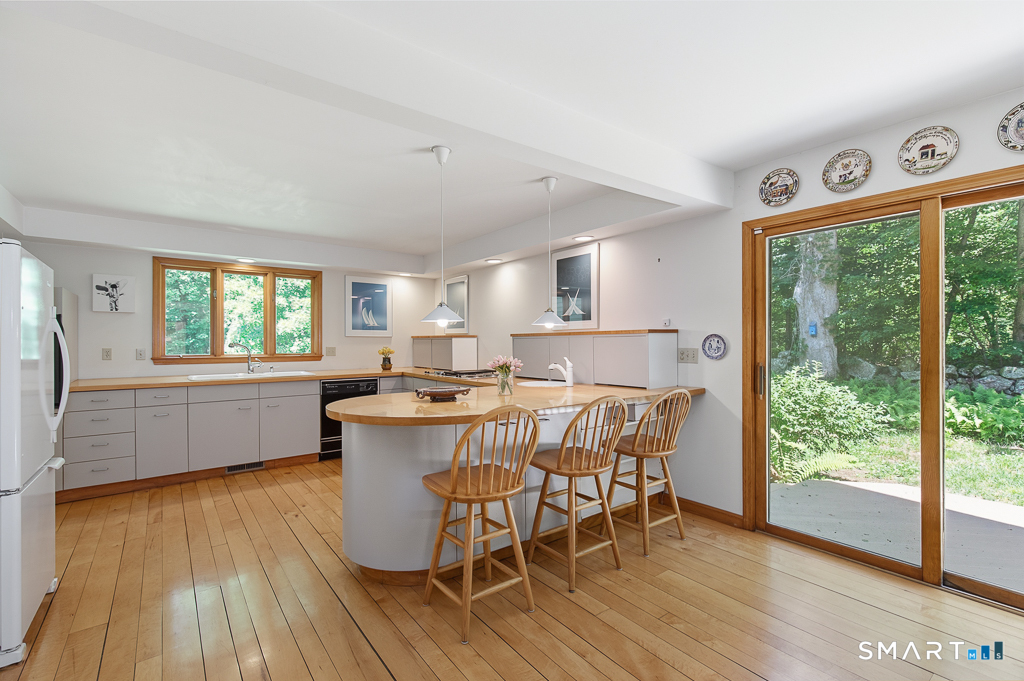 572 Amity Road Woodbridge CT 06525
