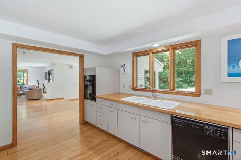 572 Amity Road Woodbridge CT 06525