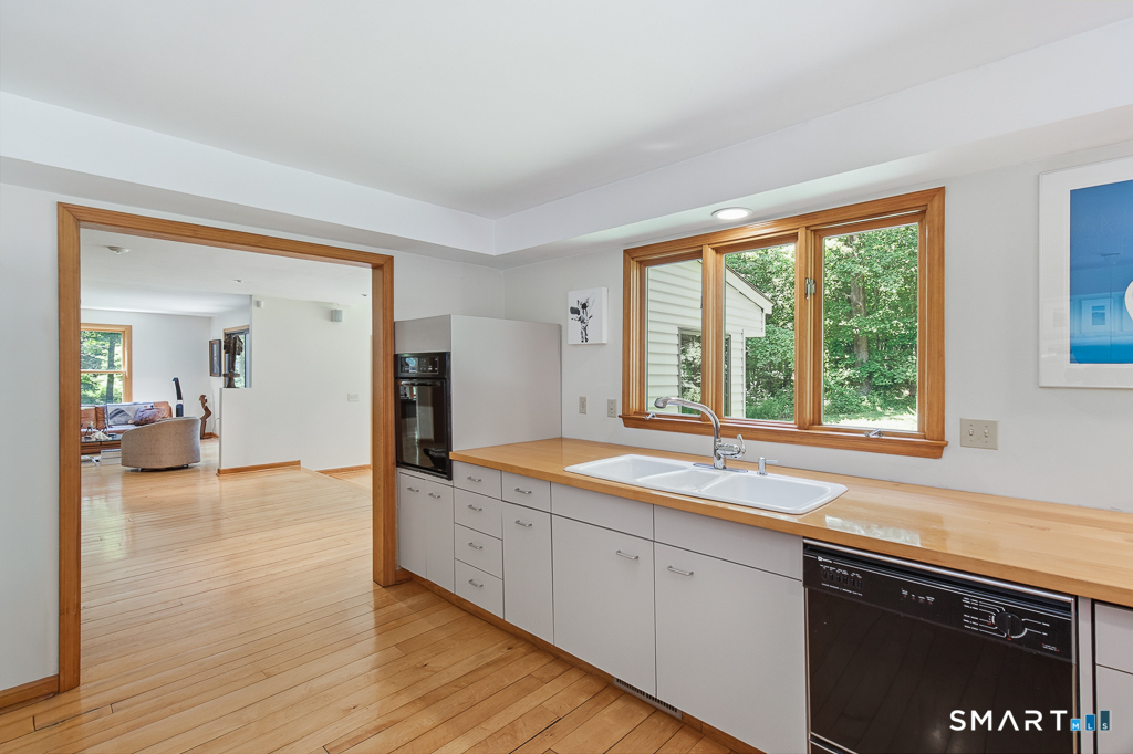 572 Amity Road Woodbridge CT 06525
