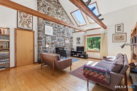 572 Amity Road Woodbridge CT 06525