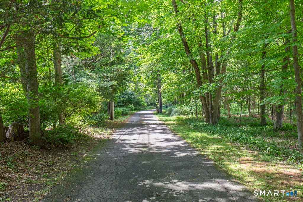 572 Amity Road Woodbridge CT 06525