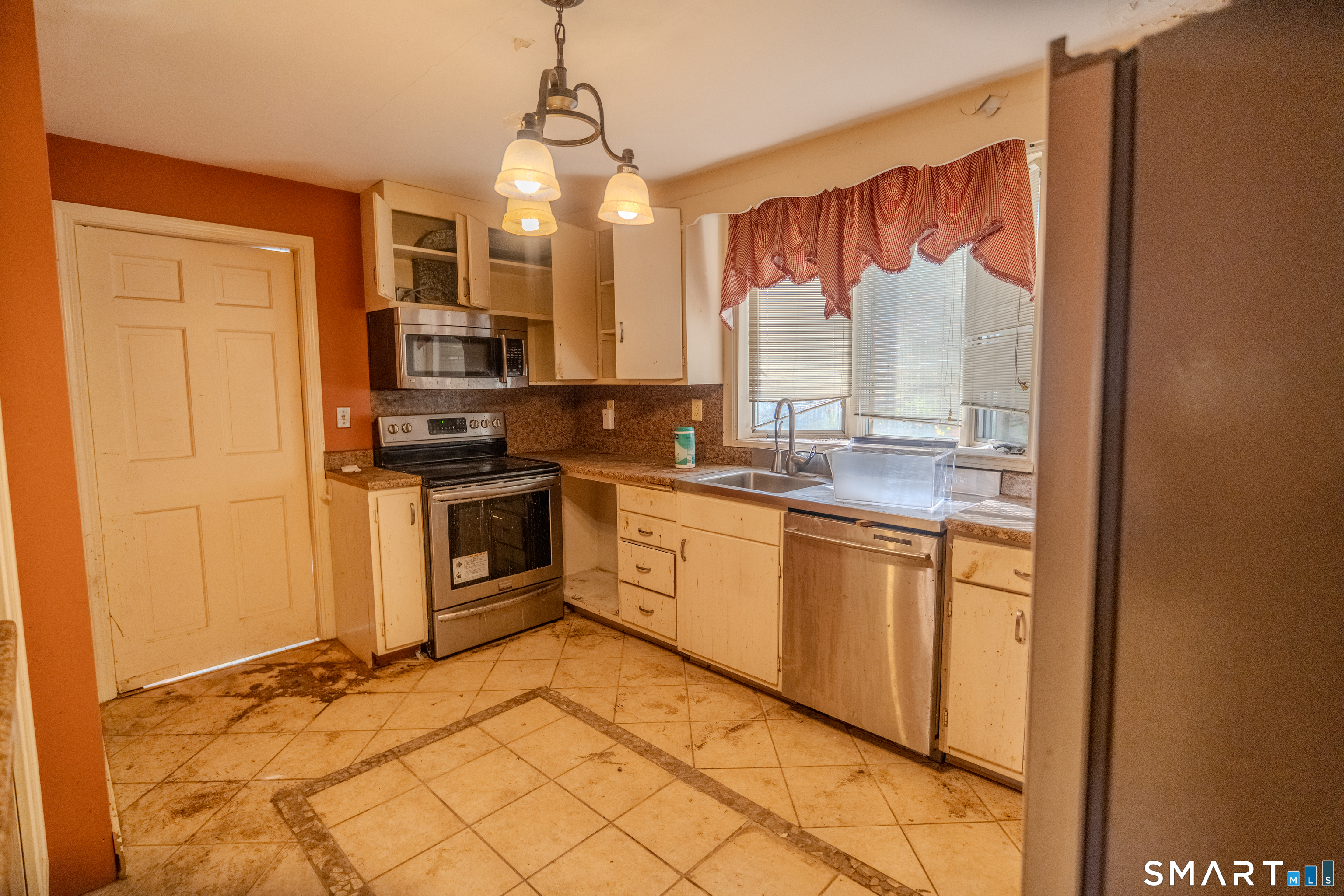 6 Livingstone Road Bloomfield CT 06002