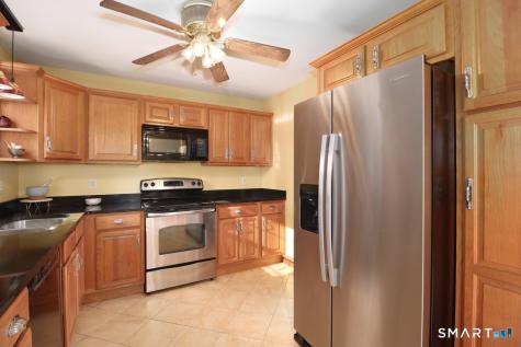 21 Rolling Glen Drive New Milford CT 06776