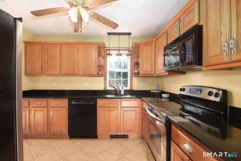 21 Rolling Glen Drive New Milford CT 06776