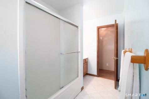 21 Rolling Glen Drive New Milford CT 06776