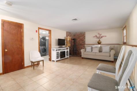 21 Rolling Glen Drive New Milford CT 06776