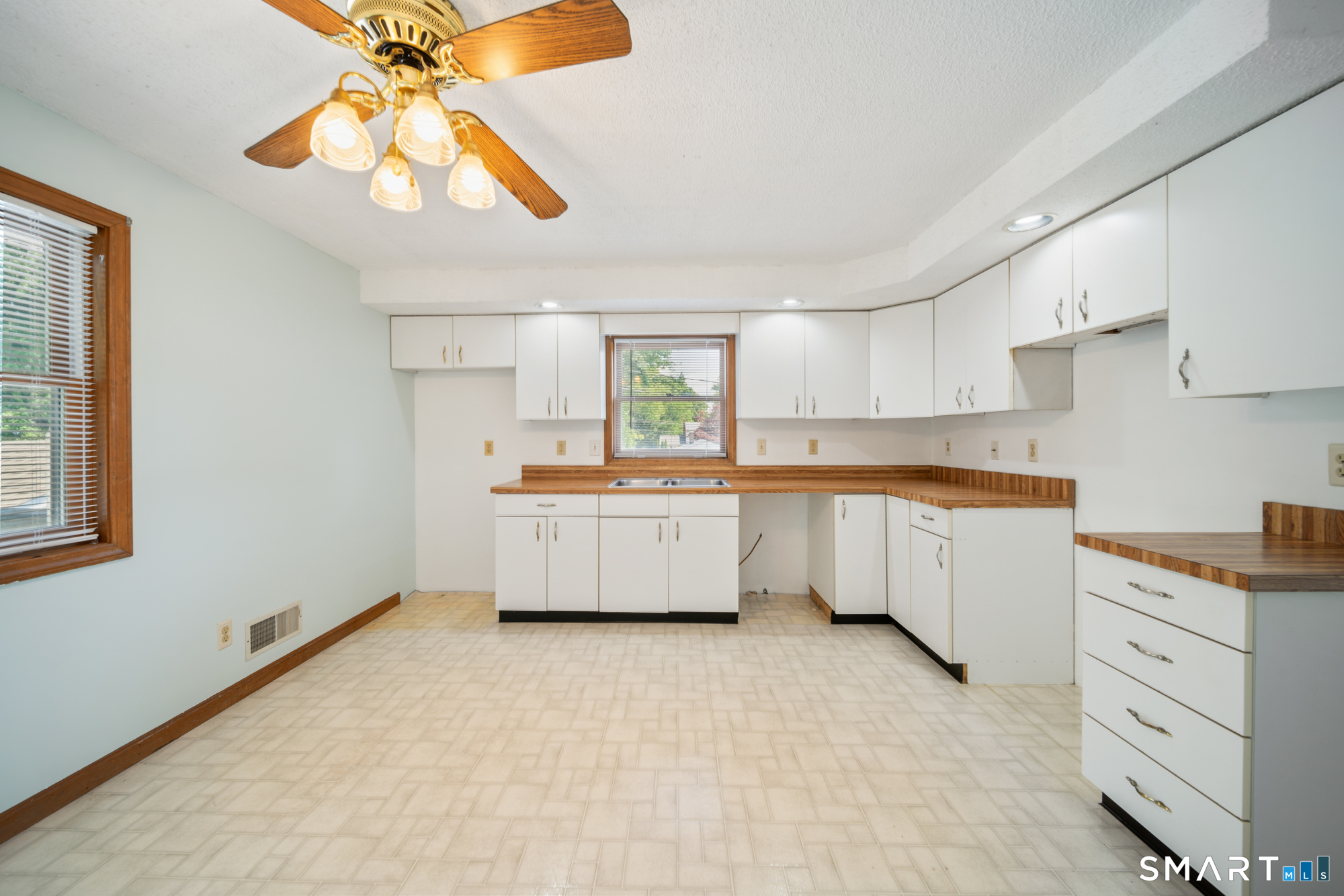 5 Redwood Street Enfield CT 06082