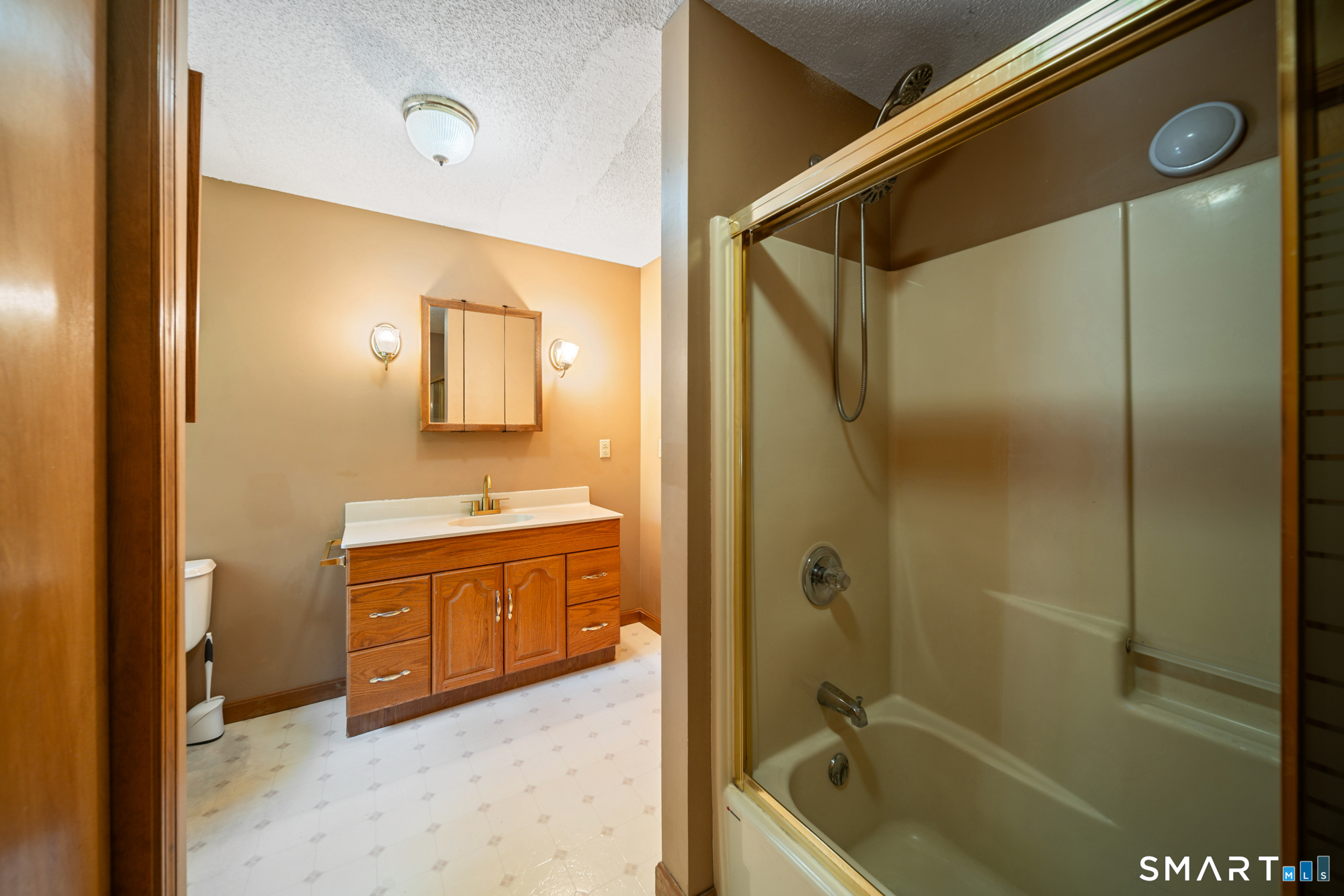 5 Redwood Street Enfield CT 06082