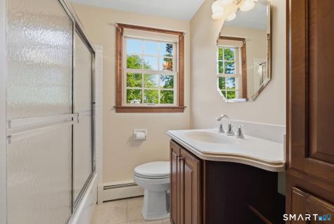17 Bobolink Lane Enfield CT 06082