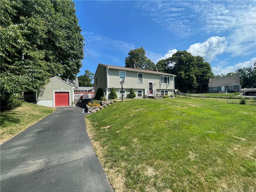 18 Vine Street Putnam CT 06260