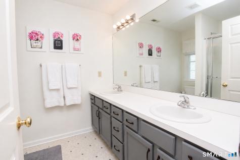 26 Fox Hollow Avon CT 06001
