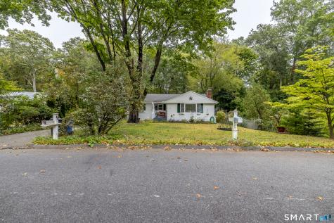 32 Richard Road Ledyard CT 06335