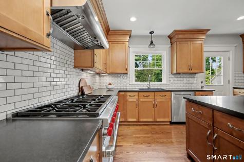 594 Stratfield Road Fairfield CT 06825