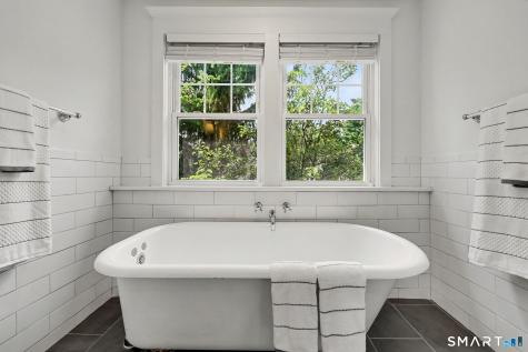 594 Stratfield Road Fairfield CT 06825