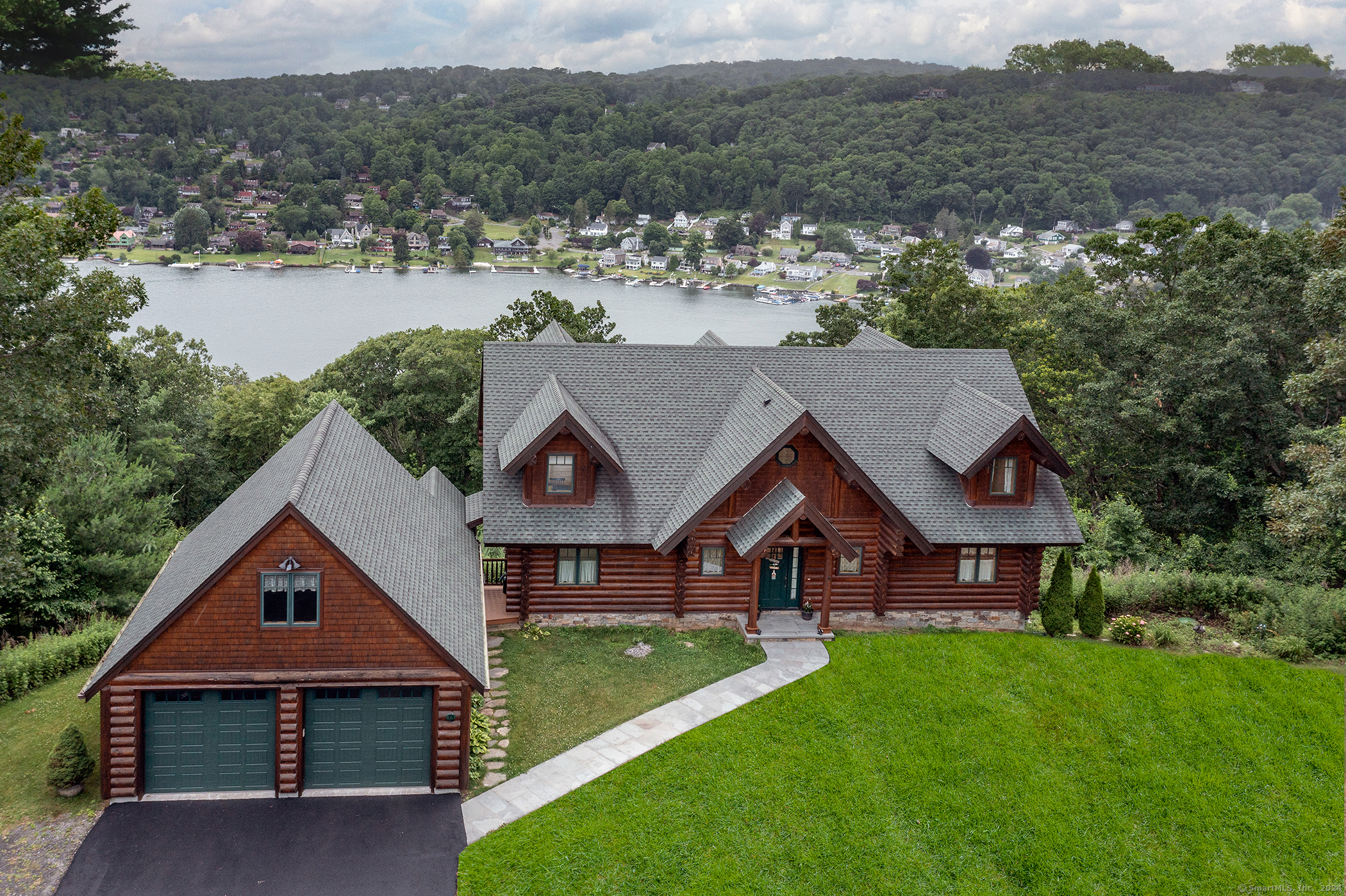 13 Hemlock Trail New Fairfield CT 06812