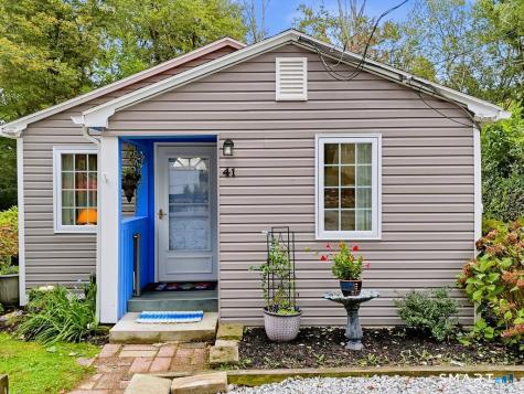 41 Spring Glen Road East Lyme CT 06357