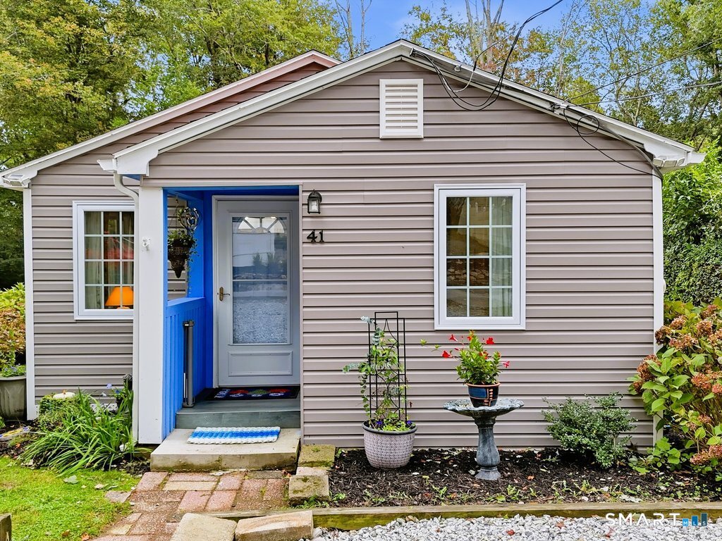 41 Spring Glen Road East Lyme CT 06357