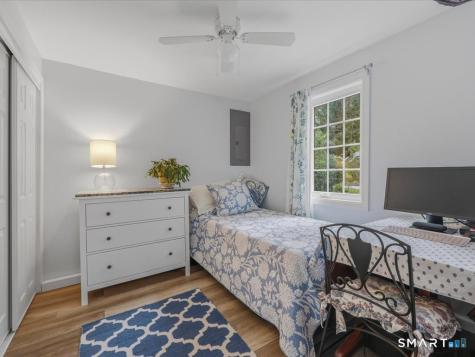 41 Spring Glen Road East Lyme CT 06357