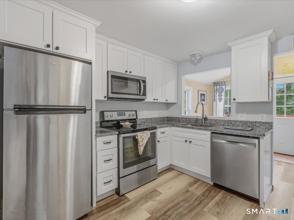 41 Spring Glen Road East Lyme CT 06357