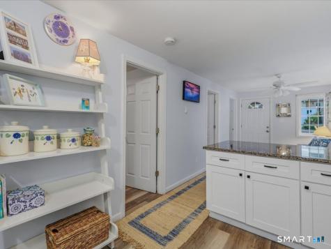 41 Spring Glen Road East Lyme CT 06357