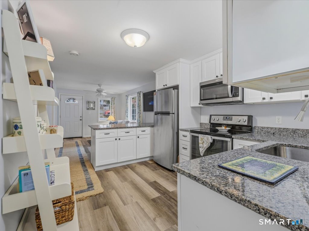 41 Spring Glen Road East Lyme CT 06357
